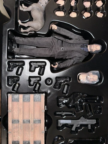 Mezco One: 12 - John Wick: Chapter 2 DELUXE EDITION (LOOSE) Cover