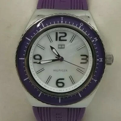 Reloj Tommy Hilfiger para mujer. Correa morada, 36 mm. Foto 1 de 4