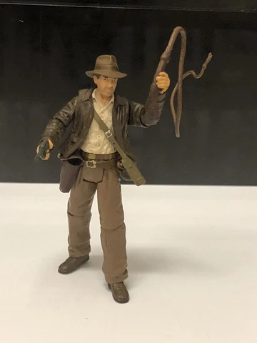 🔥NEW Hasbro Indiana Jones Action Figure 1/18 Scale Whip Gun INDY Raiders 2007🔥 Cover