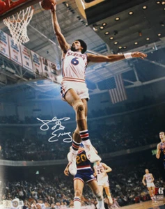 Julis Erving Autographed/Signed Philadelphia 76ers 16x20 Photo Beckett 39675 - Picture 1 of 2