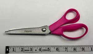 Fiskars 194450-1007 10" Pinking Shears Sewing Stops Fraying Dress Making In Pink - Picture 1 of 2