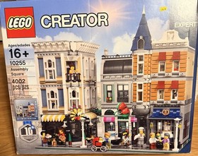 LEGO Assembly Square (10255) Damaged Box (See Photos) FREE SHIPPING NEW