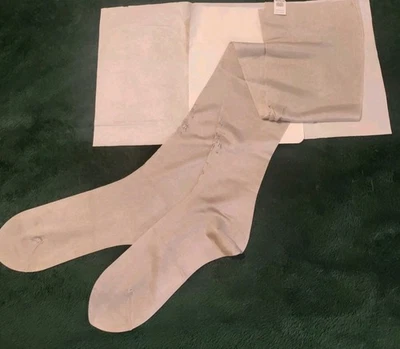 Medias de nailon Christian Dior plateadas bordadas años 60 talla 10-30 Foto 1 de 4