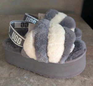 UGG® Australian Disco Streifen Pantoletten Sandalen Farbe Grau Weiß Kombi Damengröße 7 - Bild 1 von 8