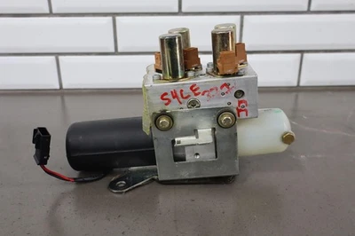 Гидравлический двигатель для подъема кабриолета Chevrolet SSR 2003-2006 годов выпуска (только двигатель) - Изображение 1 из 4