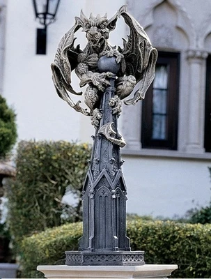Design Toscano Gargoyle Surveyor of the Realm Sculpture Statue CL4187 Raptor - Image 1 of 4