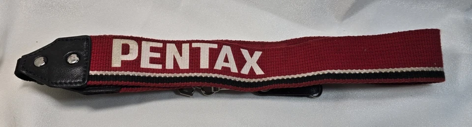 CORREA PARA CUELLO CÁMARA PENTAX Vintage, roja con logotipo blanco Foto 1 de 1