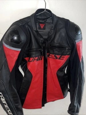 Chaqueta de Cuero Dianese Talla 50 Usado Casi Nuevo Solo Se Usó Un Par De Veces Foto 1 de 4