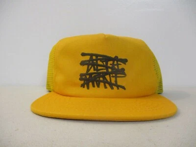 Gorra Altamont Trucker Snap-back dorada con logotipo cruzado negro Foto 1 de 4