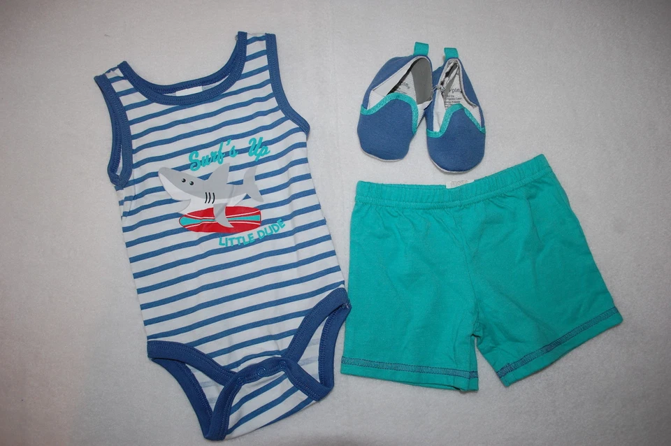 Bebé Niños 3 PIEZAS CONJUNTO Camiseta sin mangas SURFS UP LITTLE DUDE Tiburón TEAL SHORTS Zapatos 3-6 MO Foto 1 de 1