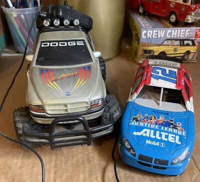 Lote de 2 autos de camioneta RC nuevos Bright Extreme Dodge 2004 Team Caliber Alltel autos de carreras Foto 1 de 4