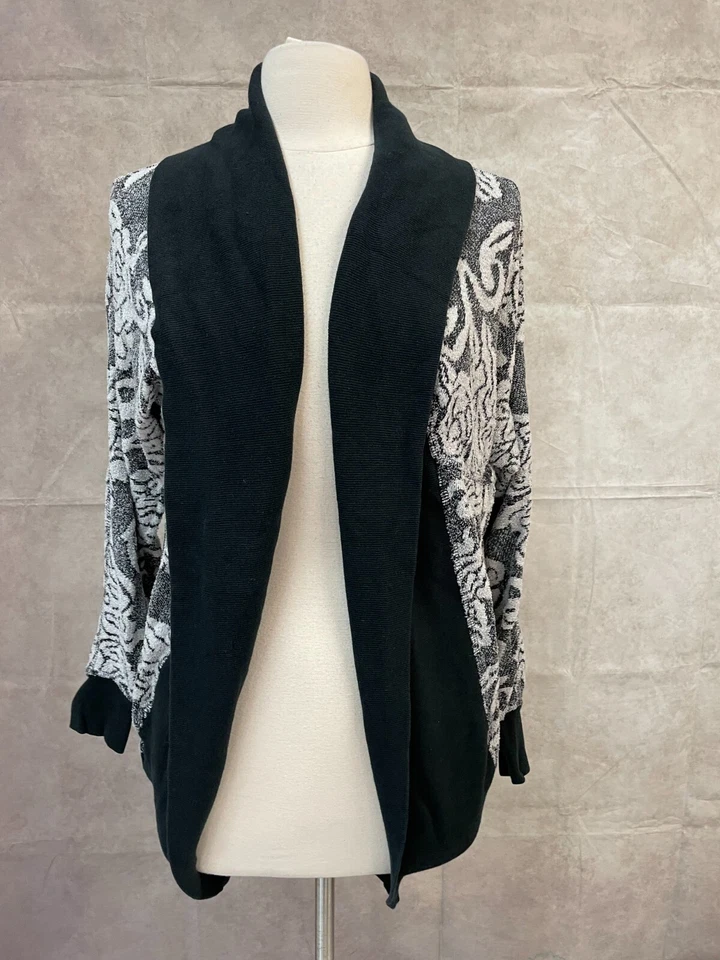 Cárdigan Xhilaration para mujer negro blanco floral frente abierto dobladillo redondo talla L/XL Foto 1 de 4