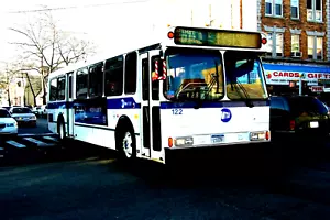 5x7 COLOR PHOTO MTA BUS 1993 ORION V #122 Q-10 LEFFERTS BLVD. MARCH 31, 2009 - Picture 1 of 1