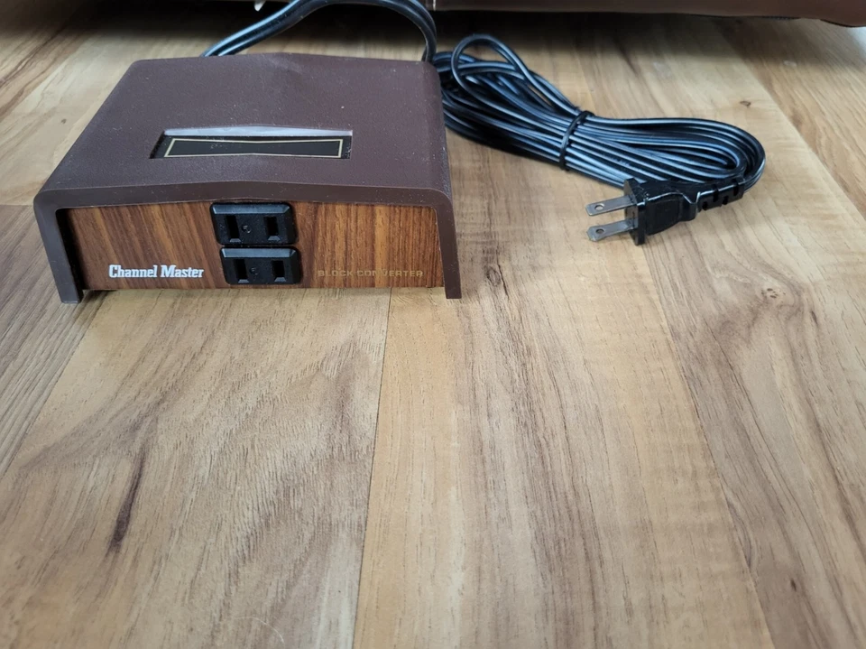 Vintage Channel Master VHF To UHF 40 Channel Block Converter Model 0746 - Image 1 of 4