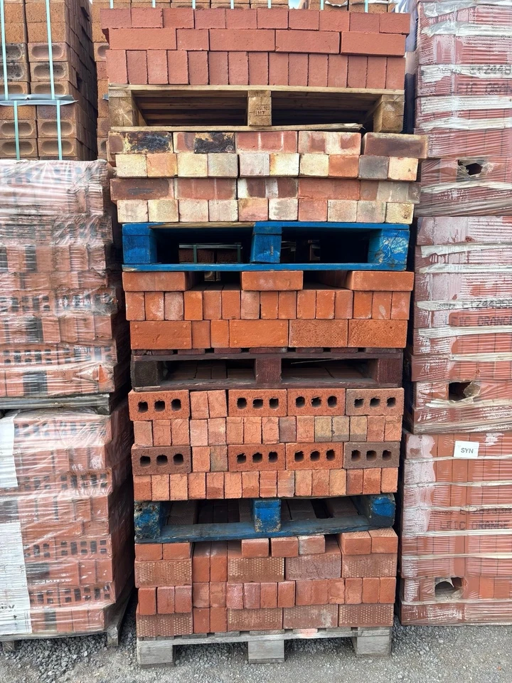 FREE BRICKS  - Various As Seen - Between 1 And 2 Hundred Per Pallet. - Image 1 of 1