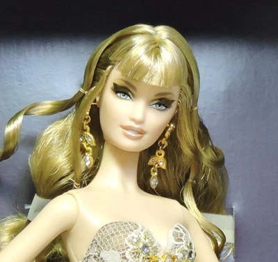 Christabelle Barbie K7969  2007 Gold Label 8260 WW Stand COA - Image 1 of 4
