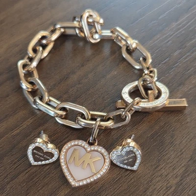 Conjunto de pendientes pulsera Michael Kors para mujer corazón firmados pavé de palanca Foto 1 de 4