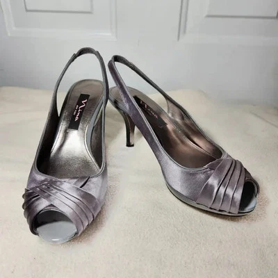 Tacones Nina New York Gris Satinado Plataforma Peep Toe Eslinga Trasera Talla 7-1/2M Foto 1 de 4