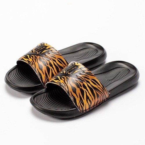 Sandali da donna Nike Victori One Slides taglia 8 stampa con animali comfort migliorato NUOVI