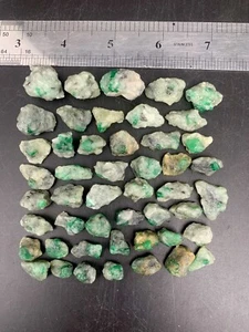 420 Carats Tiny Emerald Specimens Lot Of 48 Pieces. - Picture 1 of 13
