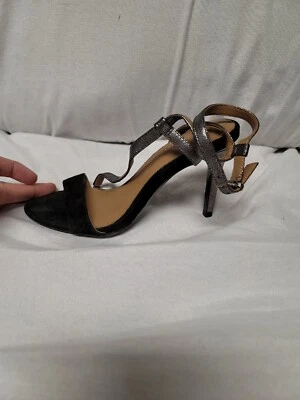 Calvin Klein Mujer Nyssa Gamuza Punta Abierta Tacón Sandalia Informal Negro Plata Talla 6 Foto 1 de 4