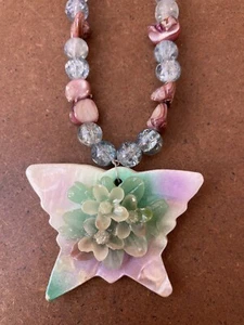 Beautiful BUTTERFLY Coated Pink SHELL Pendant Pendant Carved Glass w 16 Inch - Picture 1 of 7