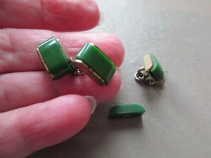 ANTIQUE VINTAGE ART DECO GREEN GLASS CHAIN LINK CUFFLINKS OR CHARMS REPAIRS OLD - Picture 1 of 3