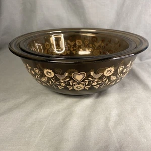 Ciotole di miscelazione vintage Pyrex raccolta festiva vetro marrone ambra 323 e 325 - Foto 1 di 6