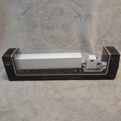 Tractor Freightliner Coronado Liberty Classics 1/64 con remolque furgoneta 53' 20371 DC Foto 1 de 4