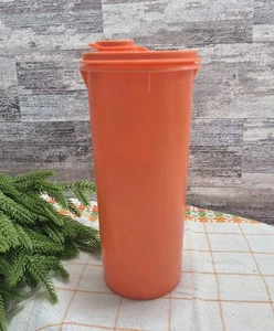 Tupperware Beverage Container 262, Flip Top Lid 603, 1970s BOHO Orange Kitchen - Picture 1 of 6