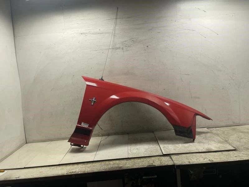 Ford Mustang 2002 guardabarros delantero derecho del lado del pasajero carcasa roja OEM+ Foto 1 de 4