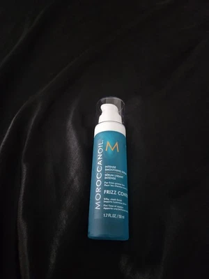 Suero capilar Moroccanoil suavizante intenso control del frizz 1,7 oz sin caja  Foto 1 de 3