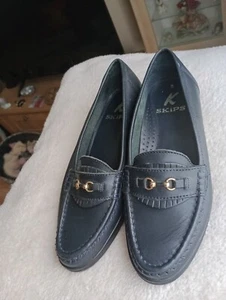 Ladies blue leather K shoes size 5 BNWOT - Picture 1 of 4
