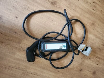 Cable de carga Nissan Leaf.  Nivel uno eventualmente cargando. Foto 1 de 2