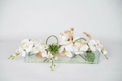 Цветочная аранжировка, стеклянная пластина Casa Moderna с искусственными белыми орхидеями и суккулентами - Изображение 1 из 4