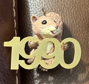 MIB - Hallmark Fabulous Decade - Eichhörnchen Ornament - 1990 - #1 von 10 - Bild 1 von 4