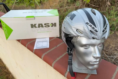 Casco Aero KASK K.31 CRONO PLATEADO Talla Única HECHO en ITALIA PRECIO DE VENTA SUGERIDO POR EL FABRICANTE $329 NUEVO SIN VISERA Foto 1 de 4