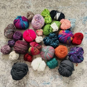 Lote de 30 hilados variados multicolores - Imagen 1 de 4