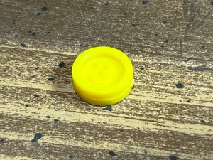 Vintage 1979 Milton Bradley MB DOWNFALL Spiel Original-Zubehör-Hersteller-Teil ~ NUR gelbe Festplatte #3 - Bild 1 von 2