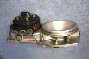 Volvo 240 244 242 245 B19E B21F Saab 99 Mengenteiler fuel distributor Bosch NOS - Picture 1 of 6