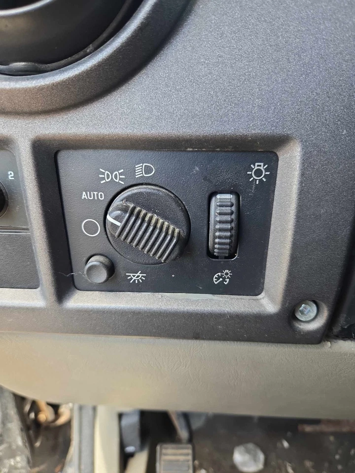 Interruptor de faros (dash Mtd) HUMMER H2 03 04 05 06 07 Foto 1 de 1