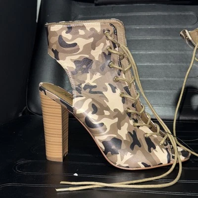 Tacones de cuero Liliana camuflados Foto 1 de 4