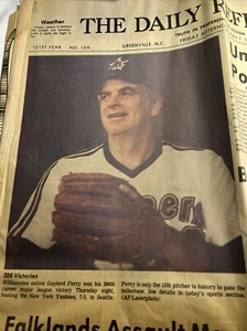 Gaylord Perry 300th May 1982 Newspaper From Greenville NC The Daily Reflector - Picture 1 of 12