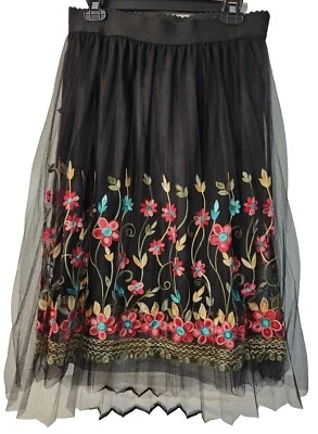 Falda Studio West Apparel Grande Nueva con Etiquetas Vintage Negra con Bordado de Jardín y Malla  Foto 1 de 4