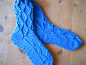 Handarbeit hand-knitted Socken Größe 38 - 40 Blau Rippenmuster Wellenmuster - Bild 1 von 4