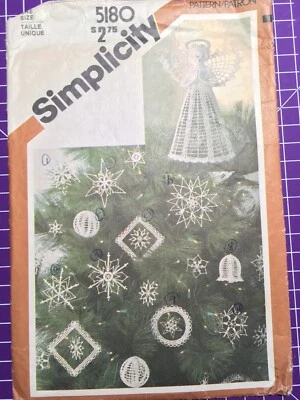 Pattern Simplicity 5180 Crocheted Christmas ornaments and tree topper, one size - Image 1 of 2