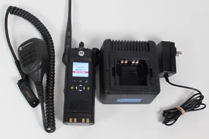 Limited Testing Motorola APX 6000 H98UCF9PW6BN Two-Way Radio + charger Battery - Zdjęcie 1 z 18
