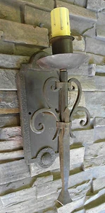 @ CUSTOM 1920S STYLE RUSTIC WROUGHT IRON SPANISH REVIVAL WALL SCONCE LAMP LIGHT - Picture 1 of 3