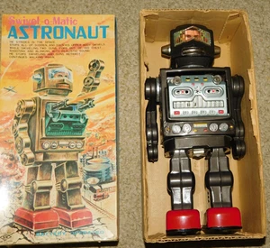 Vintage 1960S SWIVEL-O-MATIC ASTRONAUT TIN Toy Battery Robot Japan Non-Working - Picture 1 of 11