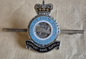 RAF STATION LYNEHAM BADGE - Picture 1 of 3